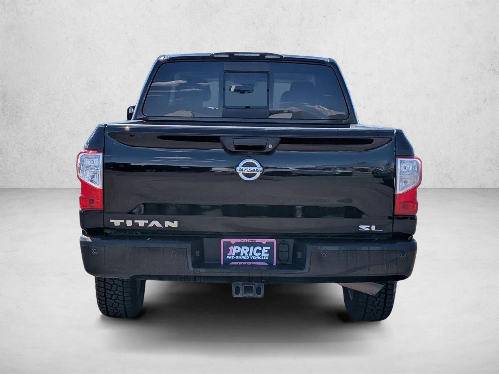 2017 Nissan TITAN SL