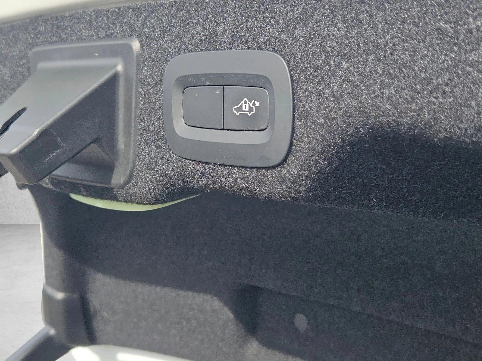 2018 Volvo S90 Momentum